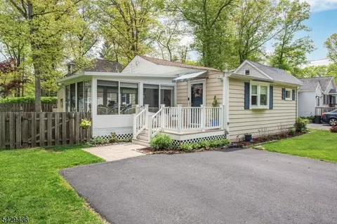 46 E Shore Rd, Lake Hopatcong, NJ 07849