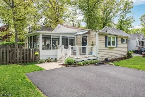 46 E Shore Rd, Lake Hopatcong, NJ 07849