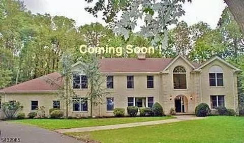 60 Evergreen Ln, Watchung, NJ 07069