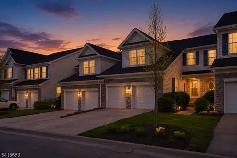 45 La Costa Dr, Clinton Twp, NJ 08801
