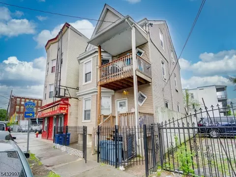 426 E 18th St, Paterson, NJ 07524 photo 2