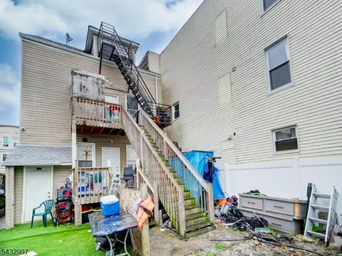 426 E 18th St, Paterson, NJ 07524 photo 4