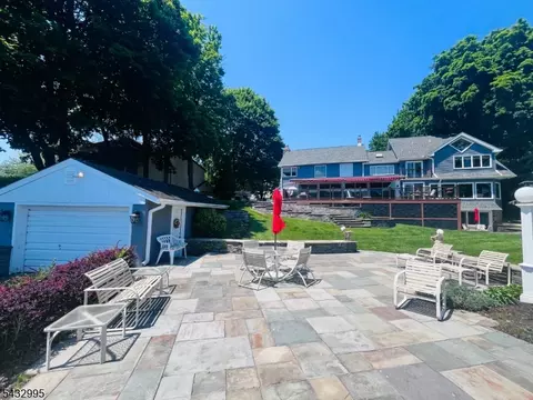 466 W Shore Trl, Sparta, NJ 07871