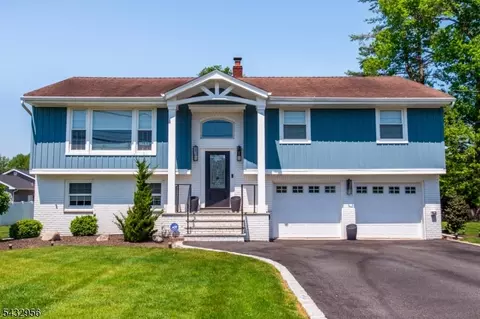 3 Knoll Rd, Fairfield, NJ 07004