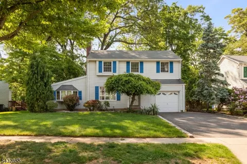 557 Monroe Ct, River Edge, NJ 07661