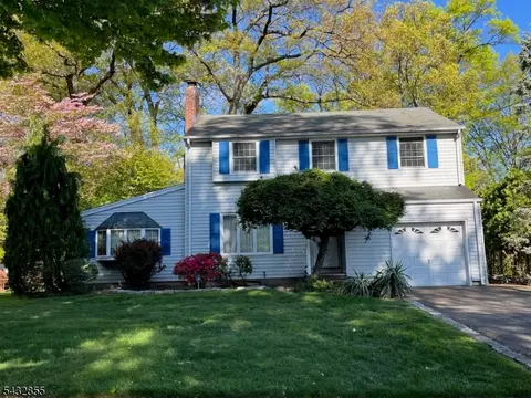 557 Monroe Ct, River Edge, NJ 07661