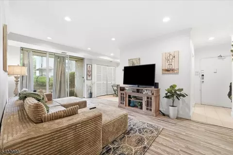 456 River Rd # D, Nutley, NJ 07110 photo 2