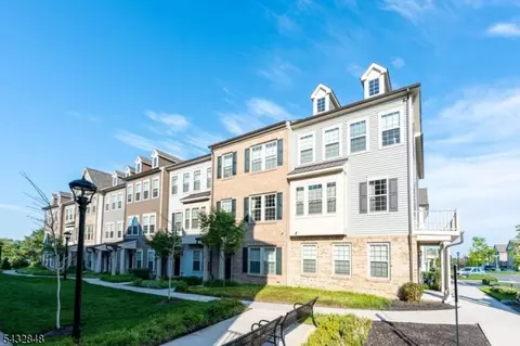 20 Gala Ct, Livingston, NJ 07039