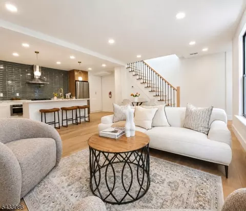 7 Pierce Ave, Jersey City, NJ 07307