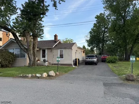 15 Volker Ln, Livingston, NJ 07039