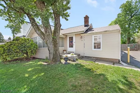 15 Volker Ln, Livingston, NJ 07039