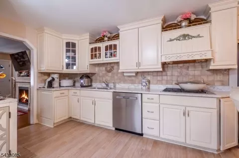 74 Armstrong Ave, Wayne, NJ 07470 photo 5