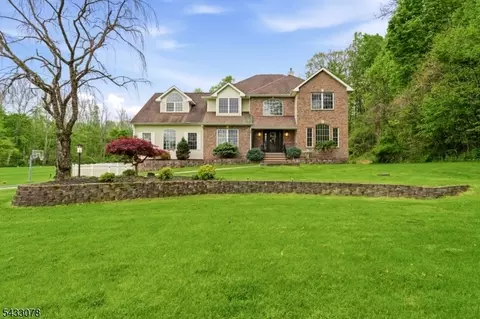 9 Valley Manor Dr, Sparta, NJ 07871