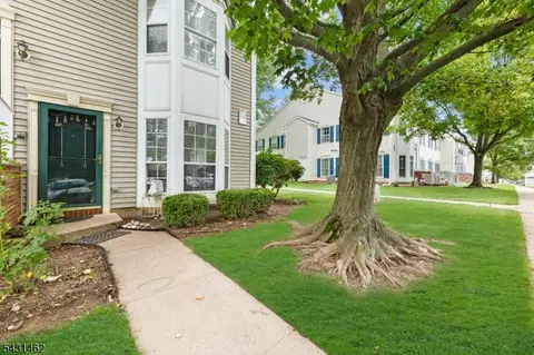 193 Columbus Dr, Franklin Park, NJ 08823
