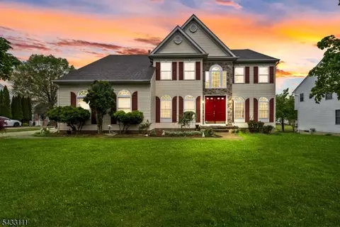 10 Julie Ct, Somerset, NJ 08873