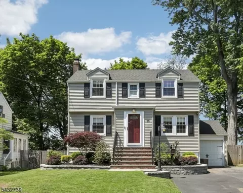 30 Sherbrooke Pkwy, Livingston, NJ 07039