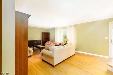 Living - 441 Blanchard Ter, Hackensack, NJ 07601 photo 2 of 3