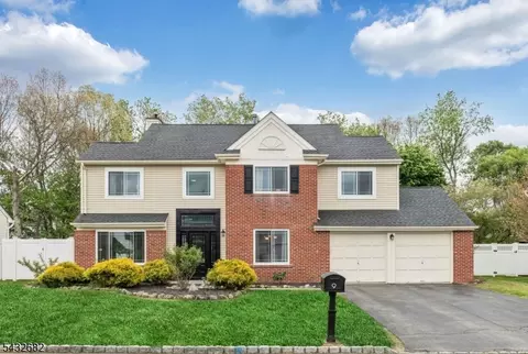 9 Fox Chase Rd, Oak Ridge, NJ 07438