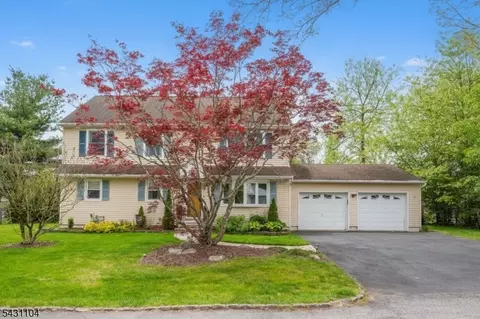 6 Madoc Trl, Oak Ridge, NJ 07438