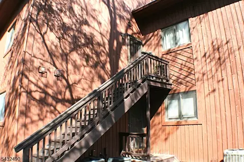 4 Augusta Dr #4, Vernon, NJ 07462