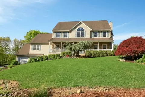 8 Buena Vista Dr, Ringwood, NJ 07456