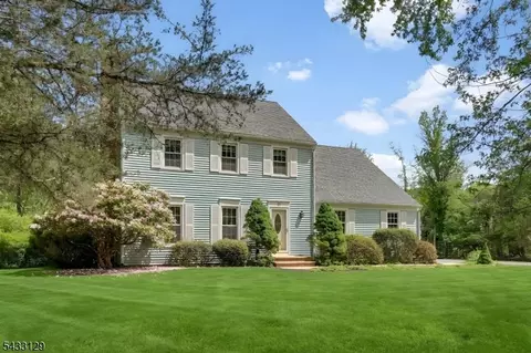 27 Tall Cedar Ct, Belle Mead, NJ 08502