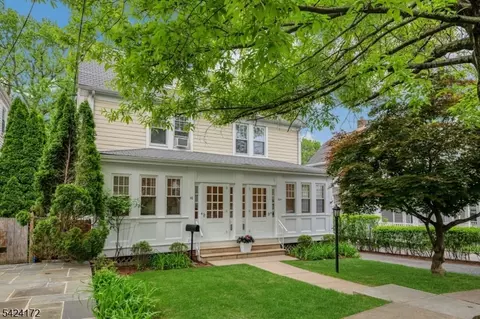 16 Russell Pl, Summit, NJ 07901