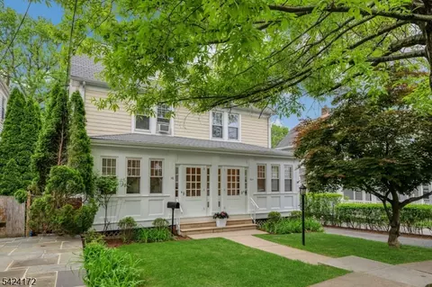 16 Russell Pl, Summit, NJ 07901