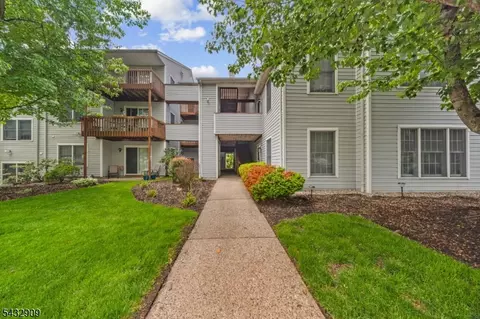 10 Stonyridge Dr, Lincoln Park, NJ 07035