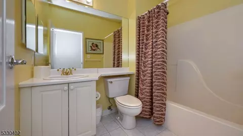 502 Brittany Dr #02, Wayne, NJ 07470 photo 17