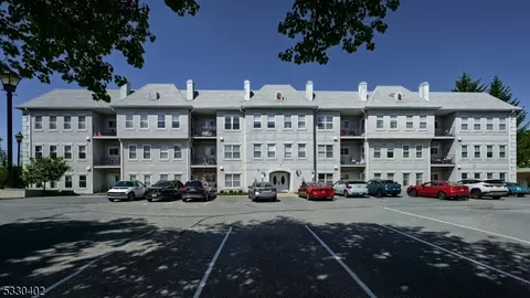 502 Brittany Dr #02, Wayne, NJ 07470 photo 2