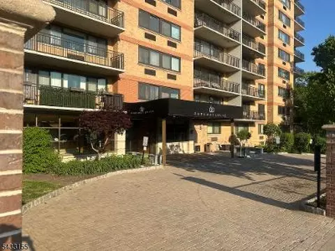 60 Parkway Dr #3G, East Orange, NJ 07017