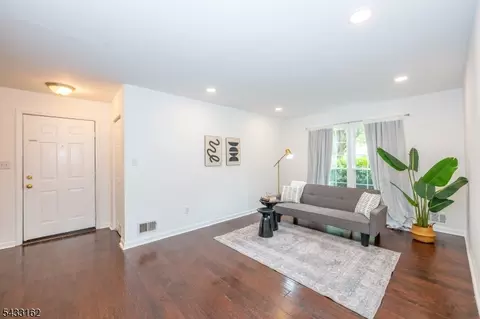 72 Cherry St, Jersey City, NJ 07305