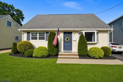 29 Central Ave, Pompton Lakes, NJ 07442