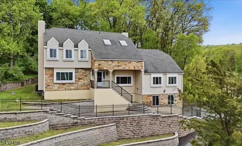 112 Knob Hill Rd, Hackettstown, NJ 07840