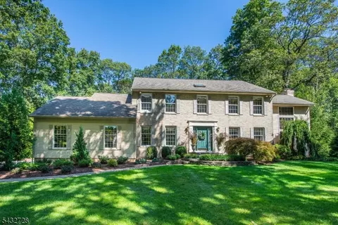 68 Musiker Ave, Randolph, NJ 07869