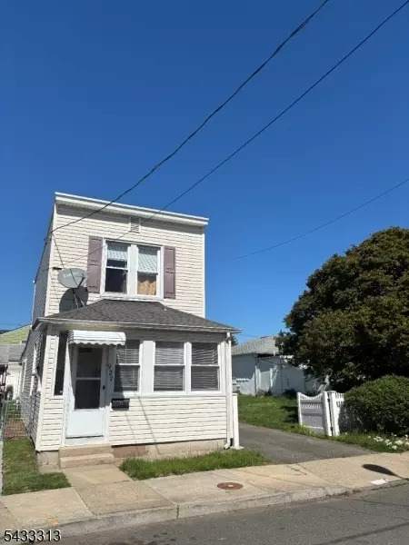 927 Meacham Ave, Linden, NJ 07036