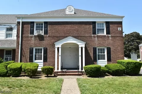 35 Elmwood Ter #35, Elmwood Park, NJ 07407
