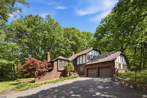 2 Carol Rd, Kinnelon, NJ 07405