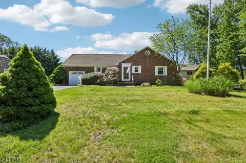 27 Shawnee Rd, Cranford, NJ 07016