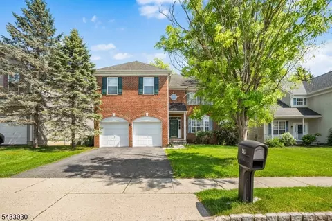 48 Saxton Dr, Hackettstown, NJ 07840