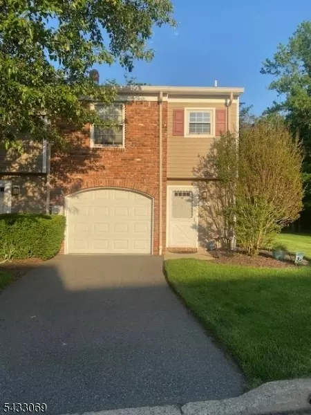 33 Dena Dr #33, Wanaque, NJ 07465