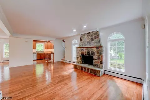 10 Toye St, Randolph, NJ 07869