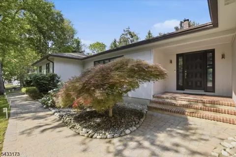 5 Sylvan Dr, Bridgewater, NJ 08807