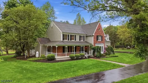 2 Deer Run, Lebanon, NJ 08833