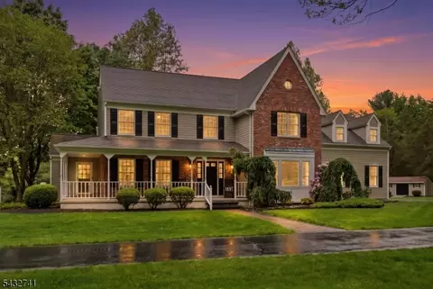 2 Deer Run, Lebanon, NJ 08833