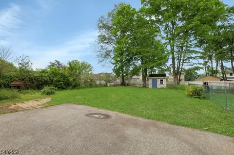 17 Butler Pl, Haskell, NJ 07420