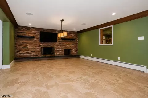 Living - 695 Berdan Ave, Wayne, NJ 07470 photo 3 of 3