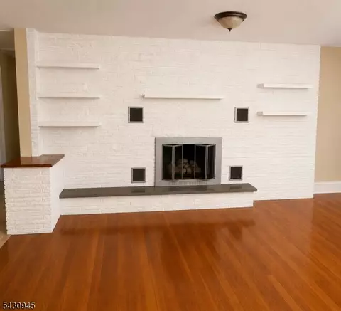 Living - 695 Berdan Ave, Wayne, NJ 07470 photo 2 of 3