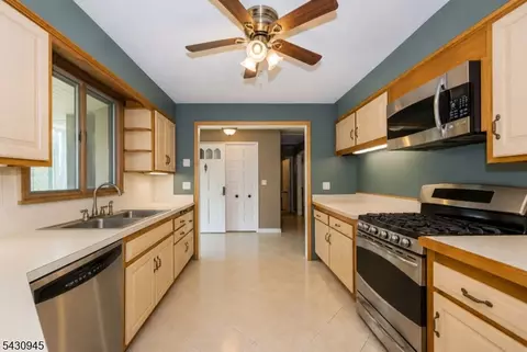 Entry Way - 695 Berdan Ave, Wayne, NJ 07470 photo 1 of 2